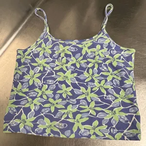 Lilly Pulitzer Blue and Green Floral Crop Tank Top - Size Medium - VGUC thumbnail 2