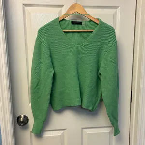 Tahari Green V-Neck Ribbed Sweater Top thumbnail 1