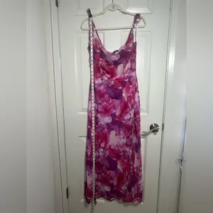 Lulus‎ Positively Serene Magenta Floral Cowl Neck Tie-Strap Maxi Dress Size M thumbnail 4