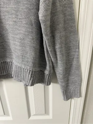 American Eagle Light Gray Oversized Knit Heavyweight Sweater V-Neck Size Small thumbnail 4