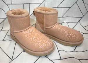 UGG‎ Classic Mini Boots Sz 7 Pink Leopard Print Metallic Suede Sheepskin 1113494 thumbnail 1