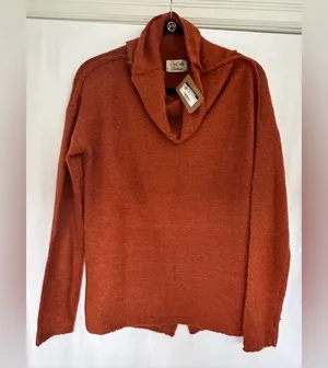 Boutique sweater Size L thumbnail 1