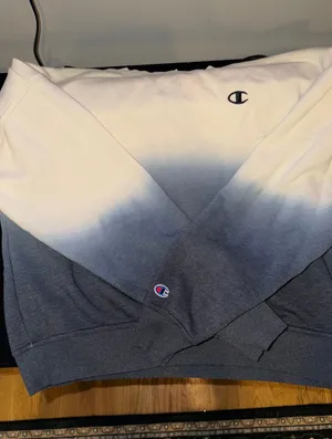 Champion Crewneck  thumbnail 1