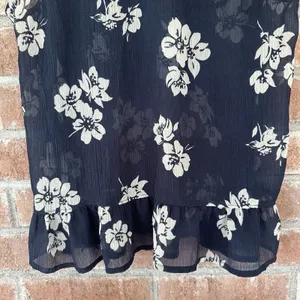 Hollister Sheer Cap Sleeve Keyhole Back Floral Blouse Medium Navy thumbnail 7