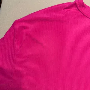 Dressed in Lala Malone Rib Oversized T-Shirt Side Slit Hot Pink Size XL thumbnail 5