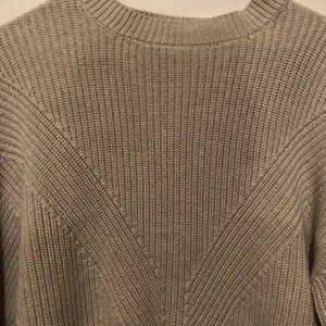 Abercrombie & Fitch Size M Crew Wedge Pullover Knit Sweater in Cream thumbnail 6