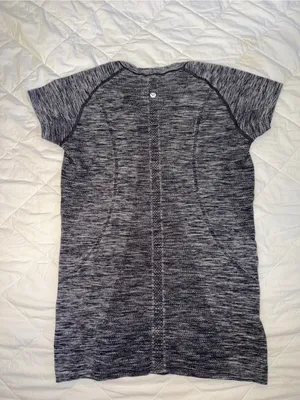 lululemon athletica Women's Heathered Black Short-Sleeve Crew thumbnail 4