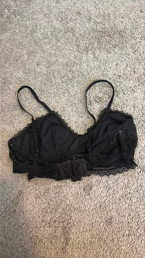 Victoria’s Secret bralette thumbnail 2