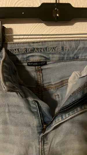 Women’s American Eagle jeans thumbnail 3