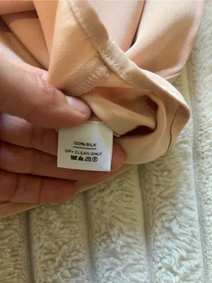 Cuyana cropped pink silk top size small thumbnail 11