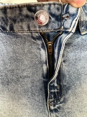 Limited Too Girls Size 16 Light Wash Distressed Sequin Denim Shorts NWT thumbnail 6