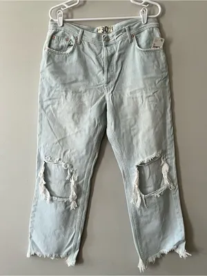 We The Free Women’s Light Wash Distressed Relaxed Jeans Size 30 thumbnail 1
