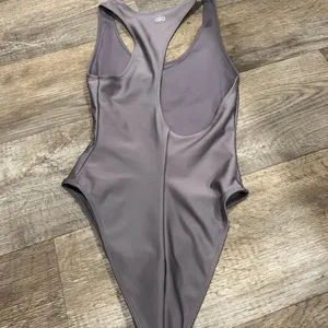 ALO Yoga Bodysuit Lilac Airlift Barre Sleeveless Women's Athletic S thumbnail 8