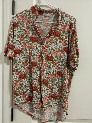 Posh Peanut Red & Green Rose-Print Short Sleeve Button Front Top thumbnail 1