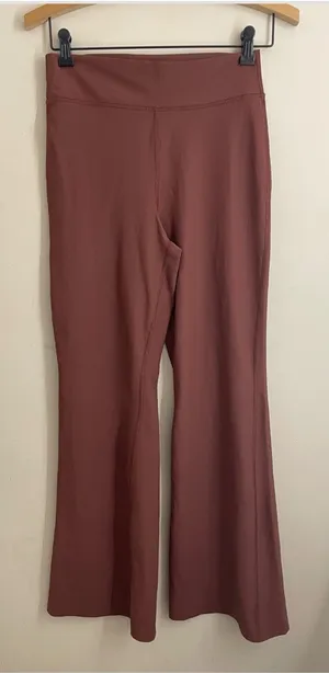 Old Navy Powersoft Ribbed Flare Leggings Brown Size M thumbnail 1