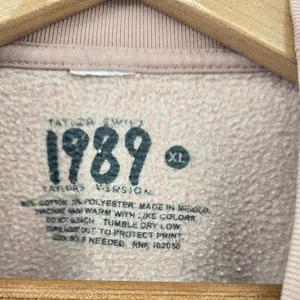 Taylor‎ Swift Sweatshirt Women XL Pink 1989 Taylor's Version Graphic Pullover thumbnail 2