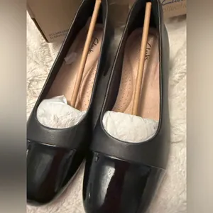 Clarks Women's Marilyn Sara Leather Low Block Heel Pumps Black Size 8 new in box thumbnail 7