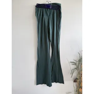 OFFLINE‎ by Aerie Real Me High Waisted Crossover Flare Leggings Green XL thumbnail 3
