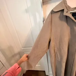 FINAL PRICE London Fog Trench Coat thumbnail 3