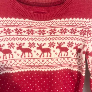 Vintage Y2K Abercrombie & Fitch Red and White Reindeer Sweater SMALL thumbnail 2