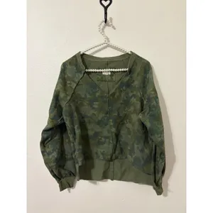 Anthropologie Pilcro Reworked Camo Sweatshirt Popover V-Neck Cropped Oversized thumbnail 2