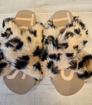{7} TOMS Susie Eva Leopard Slippers Fuzzy Furry Black Tan Loungewear thumbnail 1