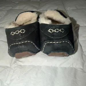 UGG Ansley Slipper Women's Moccasins - Black, US 5 thumbnail 4