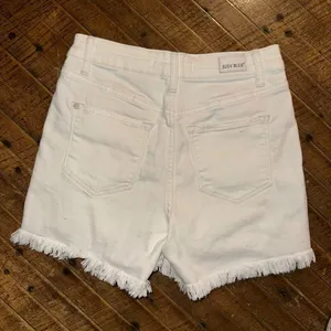 Judy Blue distressed white cutoff overlap raw hem S shorts thumbnail 4