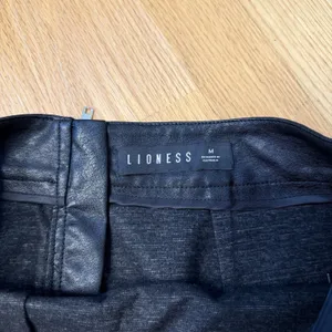 Lioness The Rizzo Mini Skirt Black M EUC Faux Leather Slit Y2K Club Urban Chic thumbnail 4