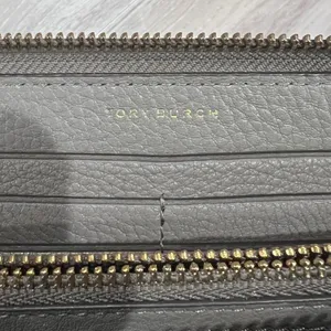 Tory Burch Perry Zip Around Continental Wallet Leather Gray thumbnail 3