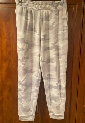 Secret Treasures White Camo Sweatpants thumbnail 1