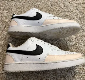 Nike shoes  thumbnail 1