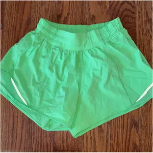 Green Lululemon hottie hot low rise 2.5 inch thumbnail 1