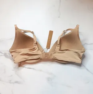 NWT Skims Wireless Form Super Push-Up Bra thumbnail 4