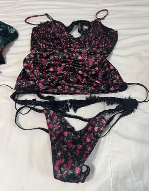 Victoria's Secret Lace thumbnail 1