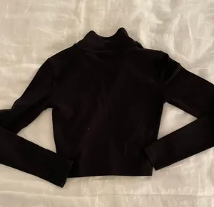 Aritzia Sunday Best 1/2 Zip Longsleeve thumbnail 4