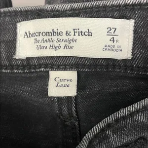 Abercrombie & Fitch The Ankle Straight Ultra High Rise Jeans thumbnail 4