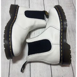 Dr Martens 2976 White Leather Chelsea Boot Women Yellow Stitch 26228100 SZ 6 thumbnail 8