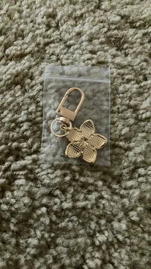 Pink Gold Flower Keychain thumbnail 3
