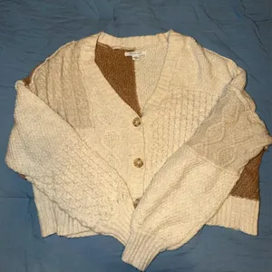 American Eagle Outfitters Cream and Tan Knit Sweater thumbnail 1