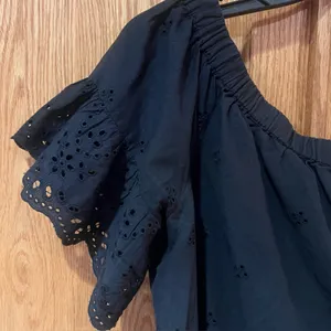 Madewell Eyelet Off-the-Shoulder Ruffled‎ Short Sleeve Top in Black Size Large thumbnail 8