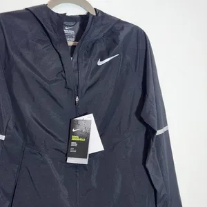 Nike Women Black Windbreaker Pullover NWT Sz Small Nike Zonal AeroShield Jacket thumbnail 5