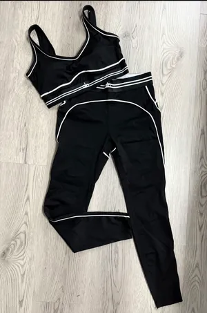 Alo Yoga Airbrush Hearthrob Leggings and Sports Bra Set Size Large thumbnail 1