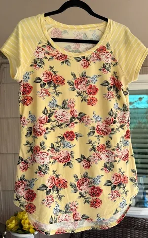 Yellow and Red Graphic Short Sleeve Tee Size L thumbnail 1