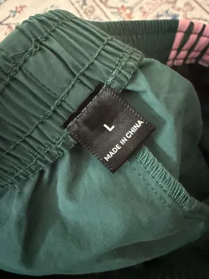 Green and pink athletic shorts Size L thumbnail 3
