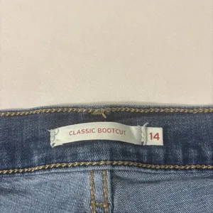 Levi Strauss Classic Bootcut Dark Wash Women's Jeans Size 14‎ thumbnail 2