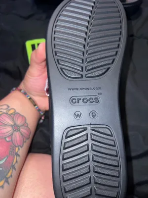Crocs Sandals Women’s 9 thumbnail 6