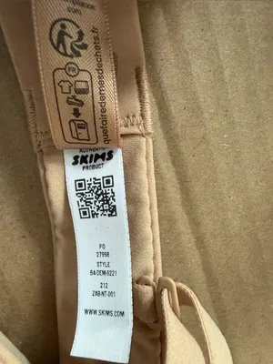SKIMS Fits Everybody Lightly Padded T-Shirt Bra - Clay 32C thumbnail 8