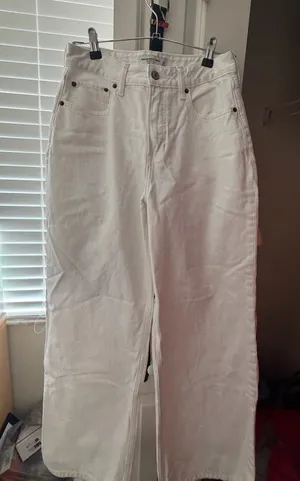 Abercrombie Curve Love High-Rise Jeans thumbnail 1