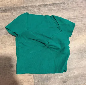 green knit crop top Size M thumbnail 2